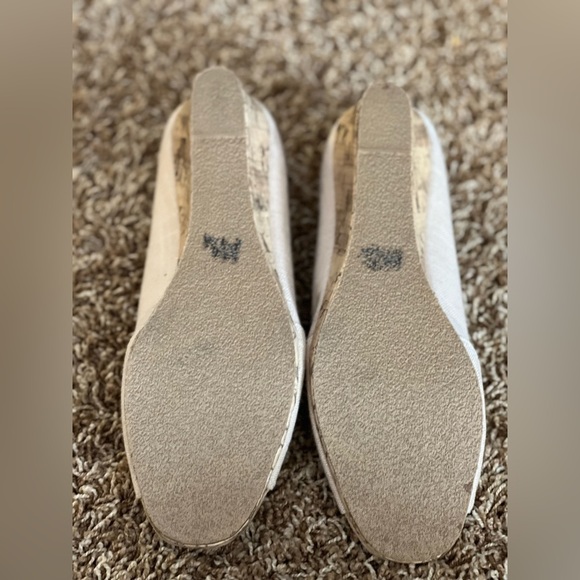 LADIES SZ 10 ANTIQUE WHITE SLIP ONS - Picture 3 of 3